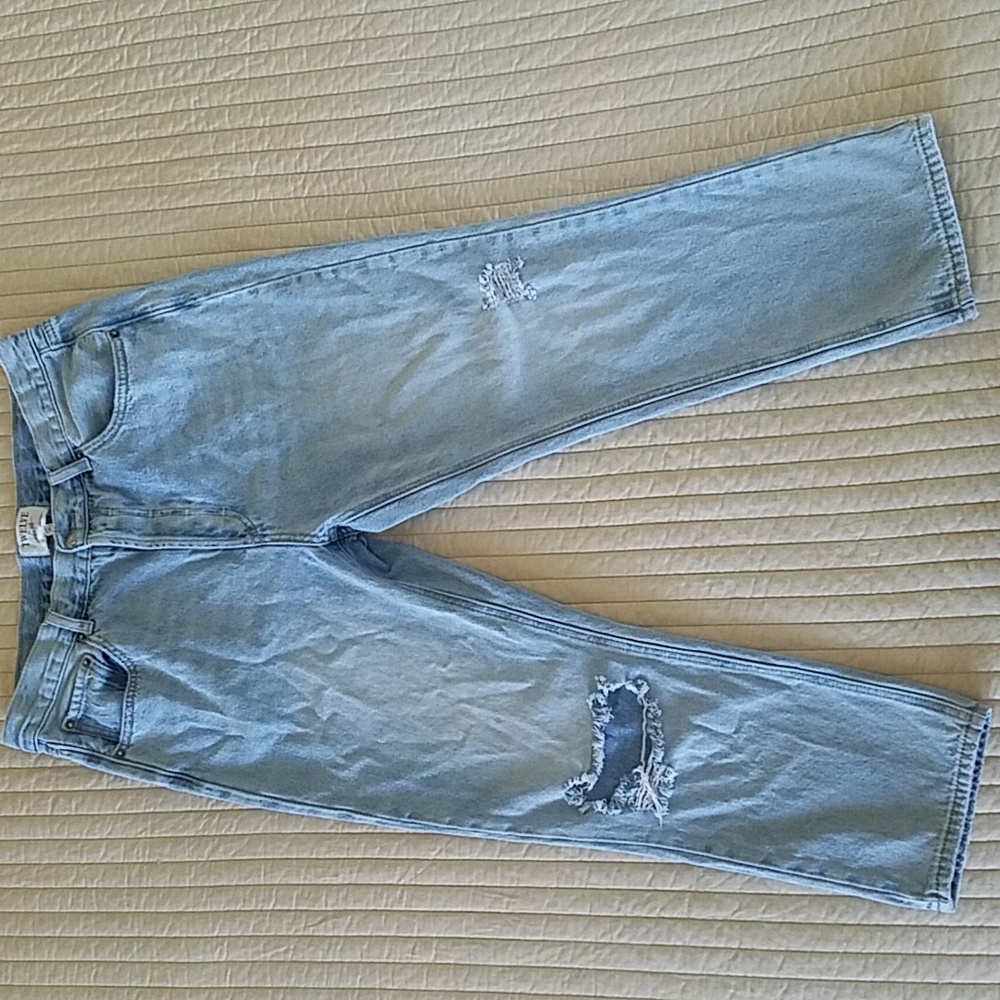 Distressed Cropped Jeans - 30